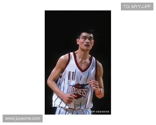 美颜背景下的姚明：从篮球巨星到时尚偶像的华丽转身